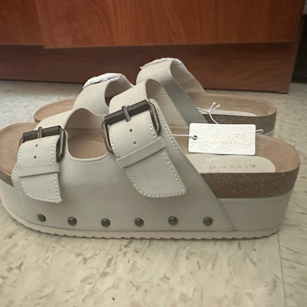 Women's Cream Sandals Altar’D State